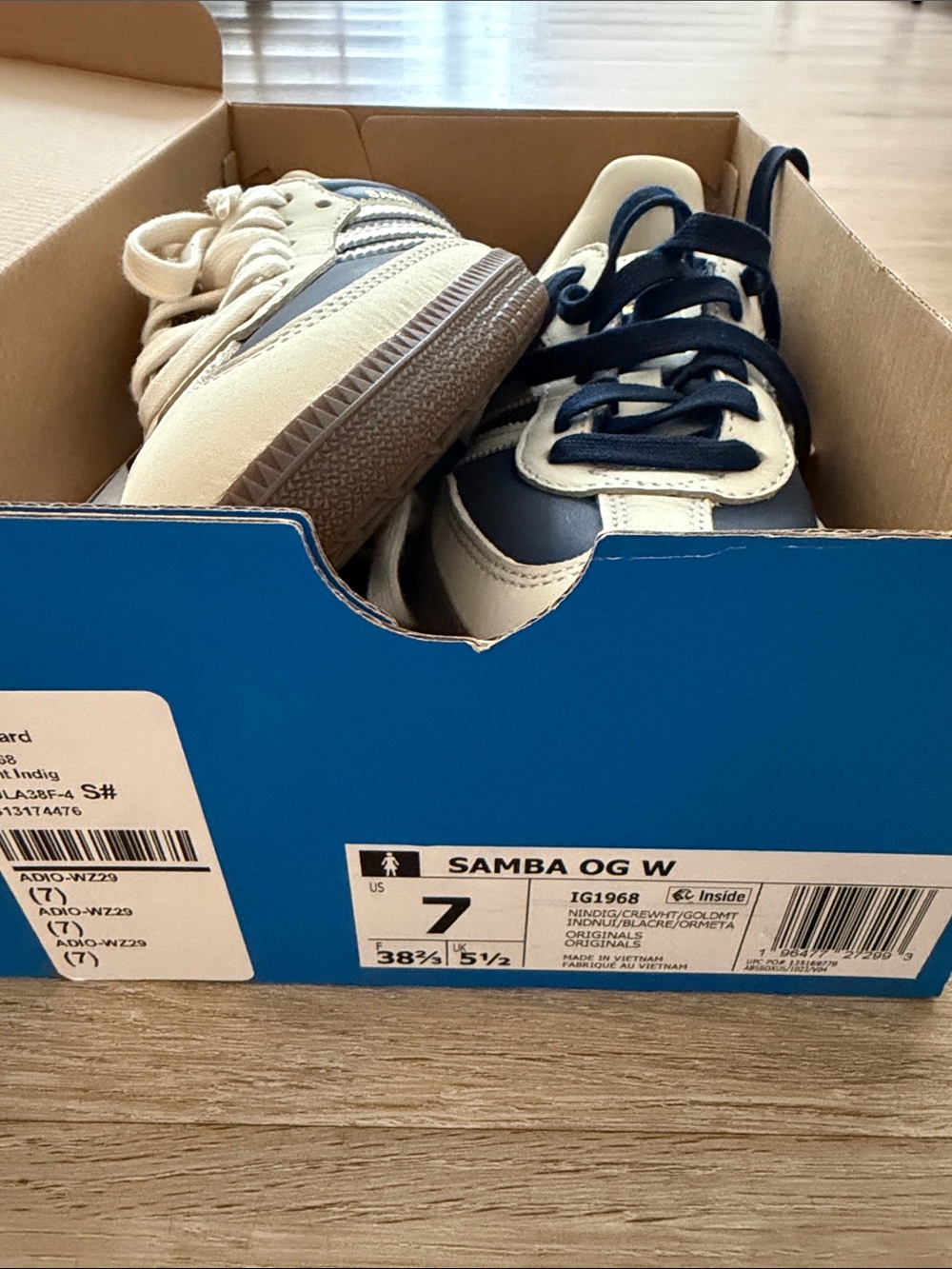 NWT adidas Samba Leather Sneakers in Navy and Cream - Picture 2 of 3